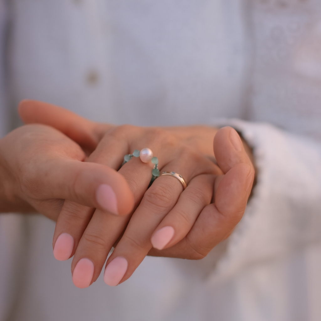 LOVE LETTER (004) — manicure lisa #E8E4D4