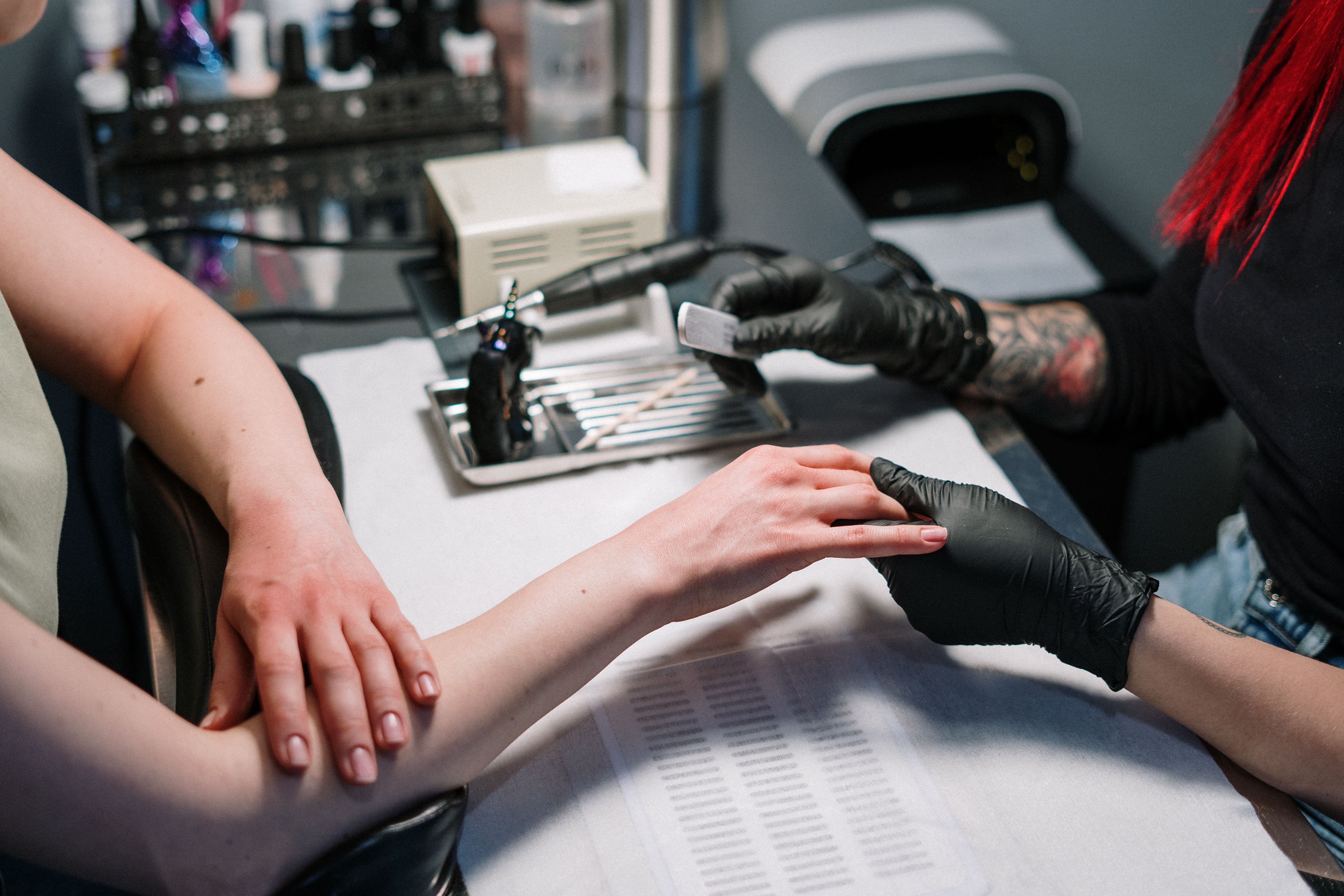 Manicure profesional en ambiente de spa